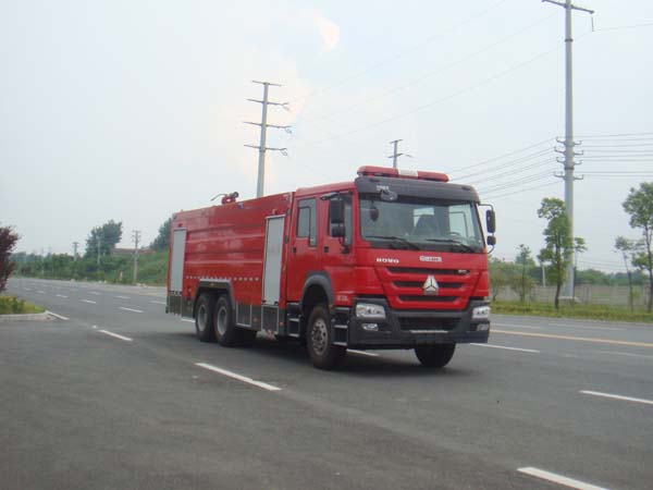 国五重汽豪沃16吨水罐消防车